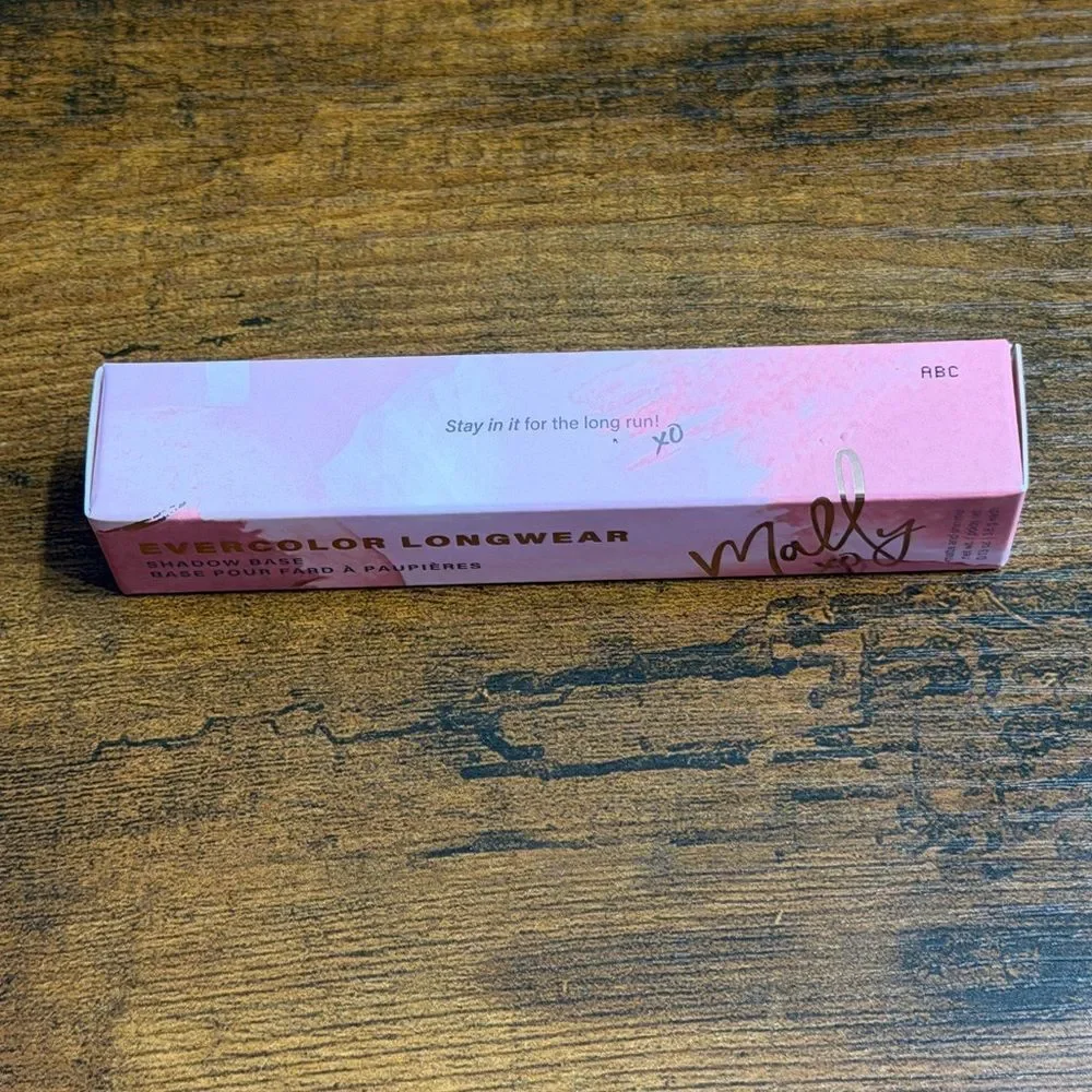 💕 Mally Beauty Bundle: Tan Foundation + Blush w/ Refill + Shadow Base + Bag. NE
